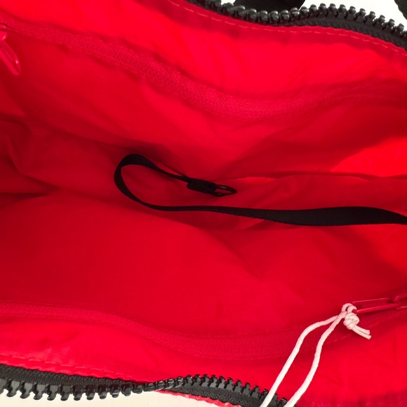 NWT BAGGU & Miffy UO Exclusive Medium Nylon Crescent Bag - Picture 8 of 11